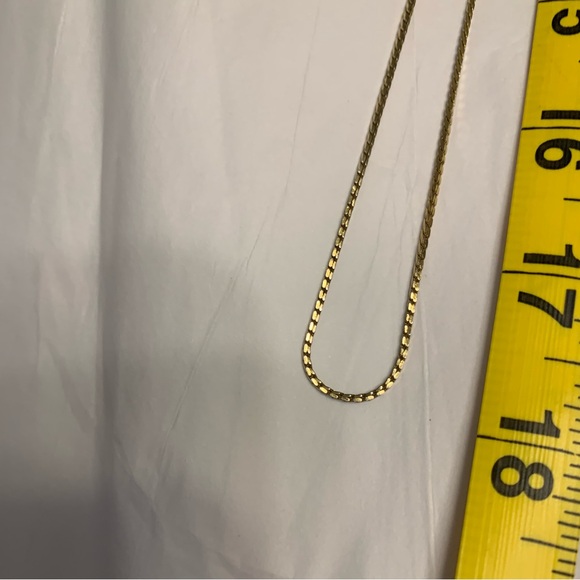 Vintage Monet Herringbone Chain Necklace 4mm 18" Long, Yellow Gold Plated 1980’s - Picture 10 of 16